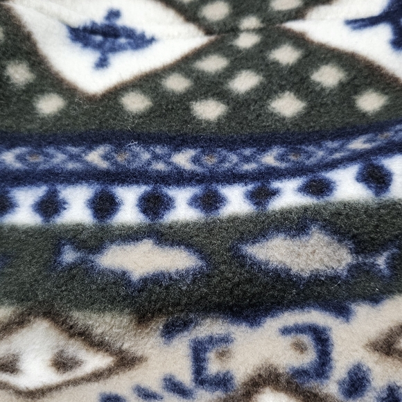 Northern Reflection Reversible Vest - Picture 9 of 11